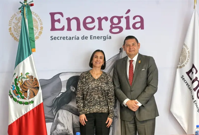 Luz Elena Gonz&aacute;lez Escobar y Alejandro Armenta Mier se reunieron para avanzar en la instalaci&oacute;n de una subestaci&oacute;n el&eacute;ctrica