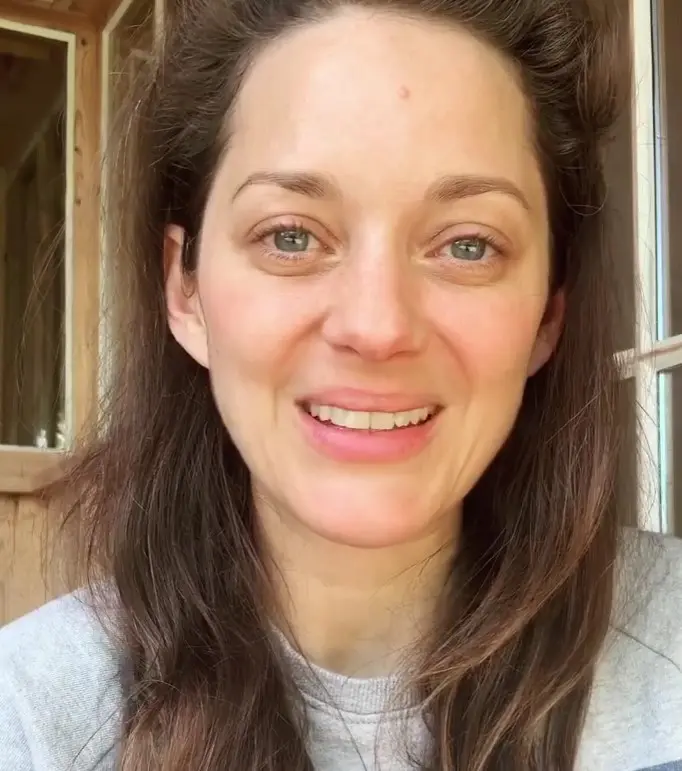 La actriz ha declarado en más de una ocasión que no le gusta la Navidad desde que era una niña. Uno de los principales motivos por los que odia esta fecha es que no le gusta recibir regalos.