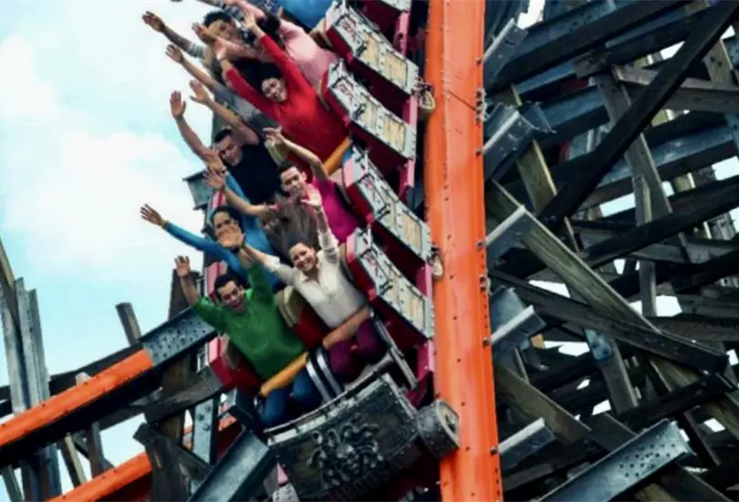 Tragedia en Six Flags: joven muere tras bajar de juego mec&aacute;nico