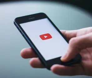 YouTube une fuerzas con celebridades para pelear contra la IA