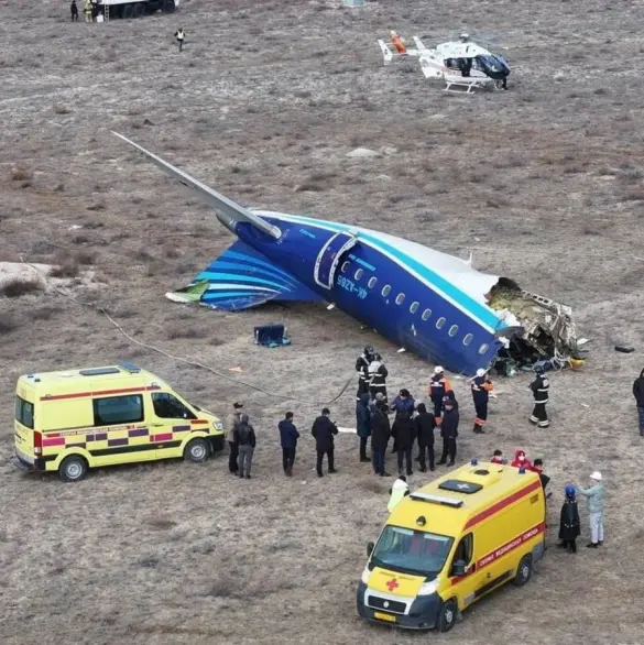 Filtran el último diálogo entre el piloto y la torre de control antes de la caída del avión de Azerbaijan Airlines