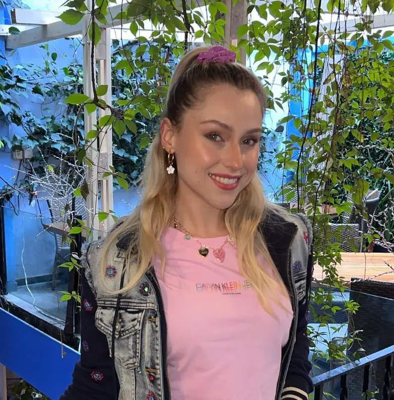 Ya como una adolescente, participó en la telenovela 'Atrévete a soñar', donde nuevamente hizo de villana.