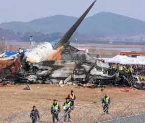 Filtran la aterradora explosión de un avión al aterrizar; 179 personas han fallecido