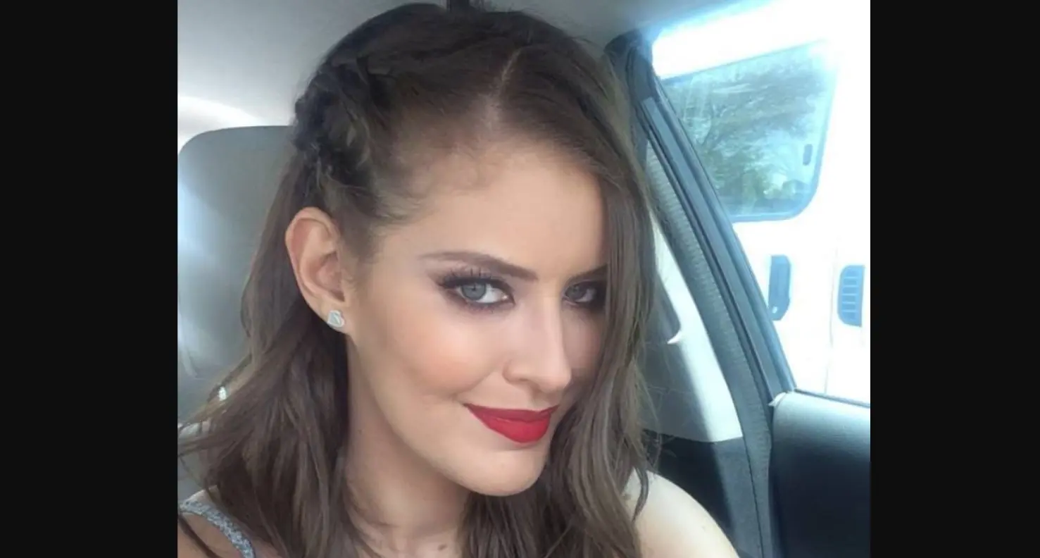 También estudió Ciencias de la Comunicación, con una especialidad en Publicidad y Relaciones Públicas.