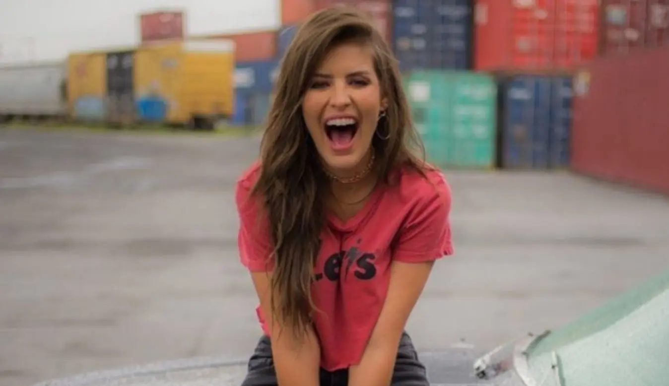 Se dio a conocer tras participar en el concurso de belleza 'Miss Intercontinental 2006', donde representó a su país.