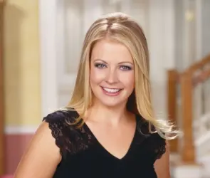 Así luce ahora la protagonista de Sabrina, la bruja adolescente