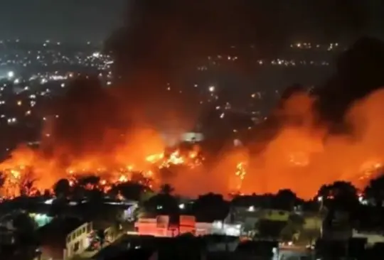 Basurero clandestino provoca fuerte incendio en Lomas del Ángel