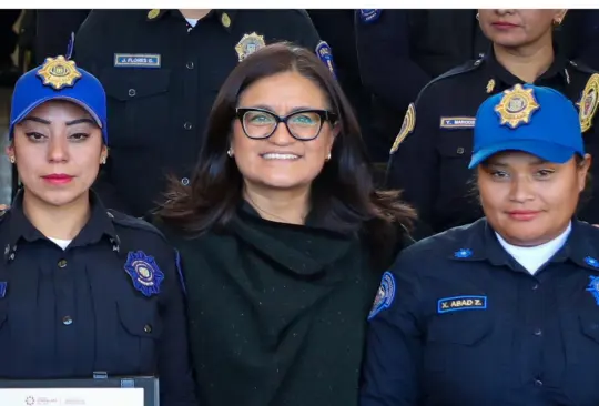 Aleida Alavez entrega reconocimientos a policías destacados