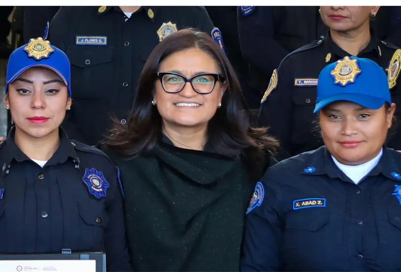 Aleida Alavez entrega reconocimientos a polic&iacute;as destacados