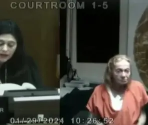 Mujer intentar asesinar a su esposo por la postal de una ex de hace 60 años