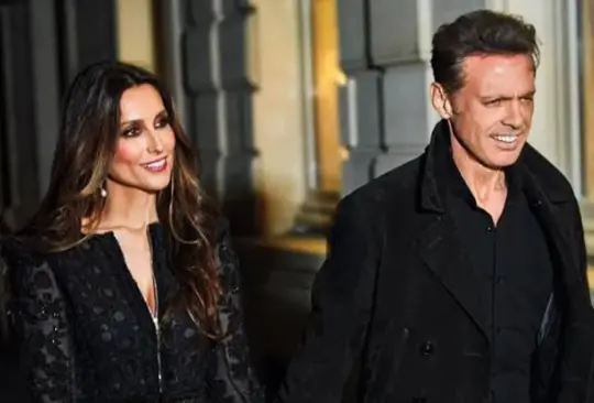 Paloma Cuevas desata rumores de boda con Luis Miguel al diseñar vestido de novia