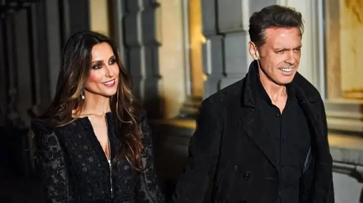 Paloma Cuevas desata rumores de boda con Luis Miguel al dise&ntilde;ar vestido de novia
