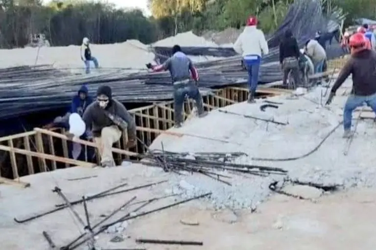 Tres trabajadores resultaron lesionados. Foto: especial.