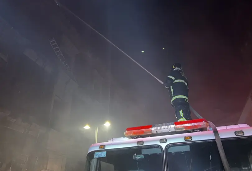 Controlan incendio en Centro Hist&oacute;rico de la CDMX; no se reportan lesionados