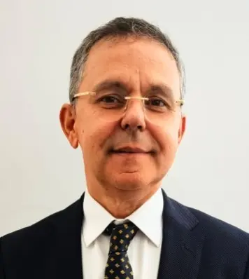 C&eacute;sar Y&aacute;&ntilde;ez es reconocido por su larga colaboraci&oacute;n con figuras prominentes de Morena, incluido el Presidente Andr&eacute;s Manuel L&oacute;pez Obrador.