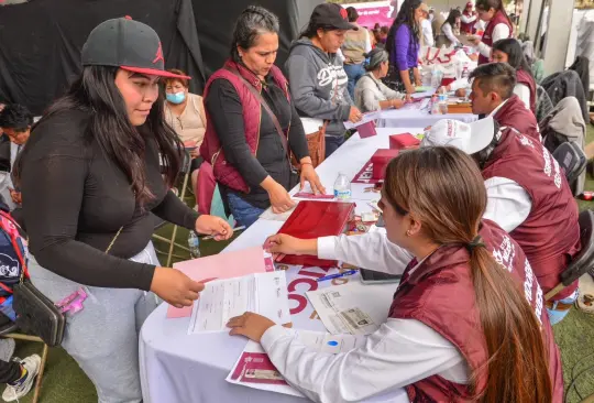 El Gobierno del Estado de México inició la entrega de las tarjetas del programa Mujeres con Bienestar a las 250 mil beneficiarias seleccionadas en la segunda ronda