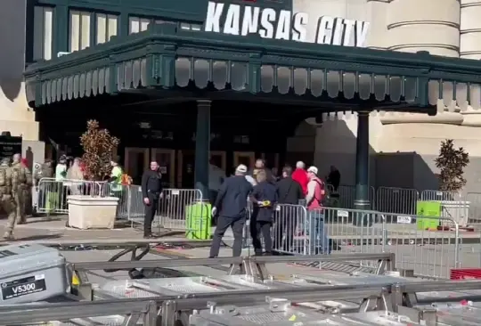 El desfile de celebración por la victoria de los Chiefs en el Super Bowl en Kansas City fue interrumpido por una serie de disparos cerca de Union Station.