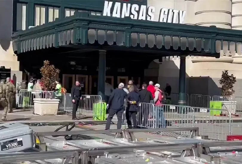 El desfile de celebraci&oacute;n por la victoria de los Chiefs en el Super Bowl en Kansas City fue interrumpido por una serie de disparos cerca de Union Station.