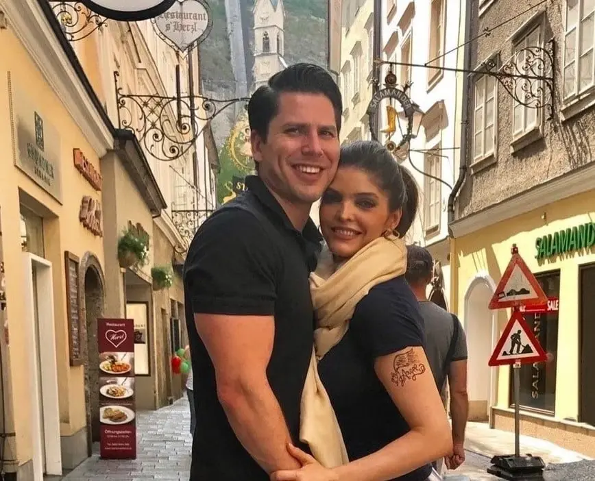 Ana Bárbara (53 años) y Ángel Muñoz (38 años)