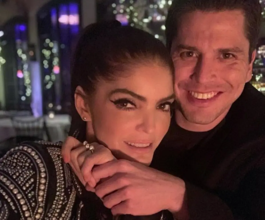 Llevan 9 años de noviazgo y están comprometidos desde 2020.