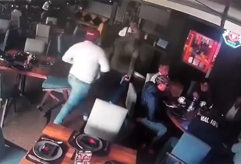 El empresario &Oacute;scar Octavio Aguilar Vera sosten&iacute;a una reuni&oacute;n con un grupo de personas cuando le dispararon en la cabeza. 
