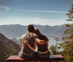 Renovación de la relación: Estrategias para revitalizar la relación y mantener viva la chispa a lo largo del tiempo, incluyendo actividades compartidas, viajes juntos y nuevas experiencias.