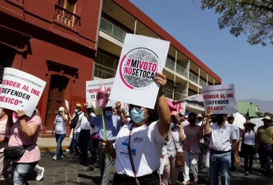 Este domingo 18 de febrero, se llevará a cabo la  Marcha por la Democracia 2024, organizada por una coalición de más de 100 organizaciones civiles en todo el país, incluyendo la Ciudad de México (CDMX).  