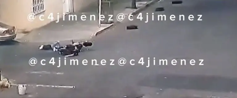 Los motociclistas quedaron en el piso. Foto: especial.