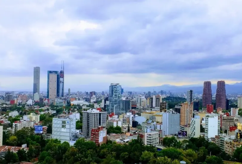 La Ciudad de México se ubica entre las 20 ciudades más caras del mundo para vivir según un análisis de The Economist y comprar un departamento cada vez es más difícil, aunque todo depende de la ubicación que se elija. Aquí te contamos cuáles son las 5 colonias más caras y las más económicas para adquirir una vivienda, de acuerdo con DD360, una plataforma creada por el proyecto inmobiliario Monopolio México, que sirve para calcular el valor de una propiedad por metro cuadrado. La Ciudad de México se ubica entre las 20 ciudades más caras del mundo para vivir según un análisis de The Economist y comprar un departamento cada vez es más difícil, aunque todo depende de la ubicación que se elija. Aquí te contamos cuáles son las 5 colonias más caras y las más económicas para adquirir una vivienda, de acuerdo con DD360, una plataforma creada por el proyecto inmobiliario Monopolio México, que sirve para calcular el valor de una propiedad por metro cuadrado.