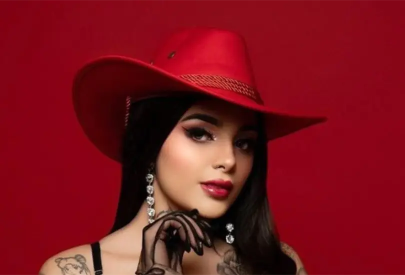 &iquest;Qui&eacute;n es el fan que se tatu&oacute; a Karely Ruiz y gan&oacute; un video &iacute;ntimo con ella?