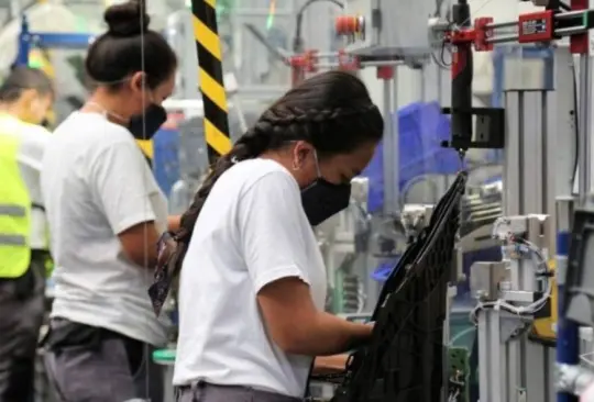 Las empresas deberán dar descanso obligatorio a sus trabajadores durante el día 