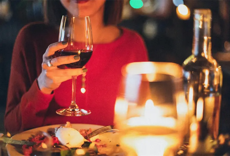 Estudios recientes sugieren que el vino tinto podr&iacute;a aumentar potencialmente el riesgo de enfermedades.