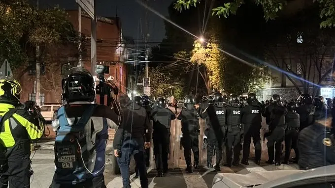 Operativo en Narvarte: Invasi&oacute;n de predio deja 13 detenidos tras violenta intervenci&oacute;n  