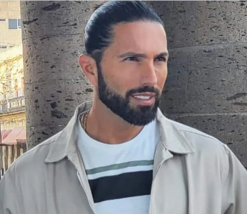 Entre los procedimientos estéticos que se ha realizado el conductor están: carillas en los dientes, bichectomía y una lipopada para perfilar su cara.