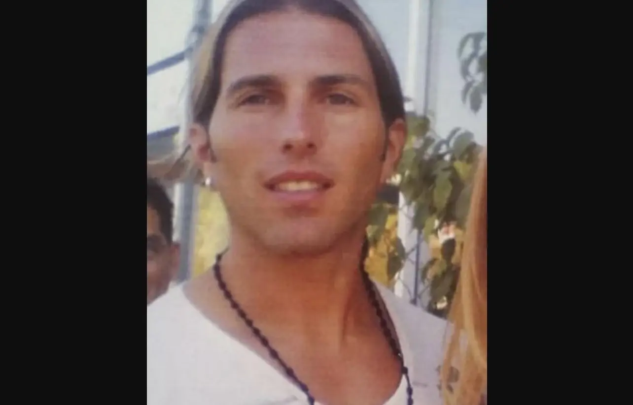 De Nigris fue acusado de solo estar con 'La Tigresa' por fama y dinero, pero él lo ha desmentido en varias ocasiones.