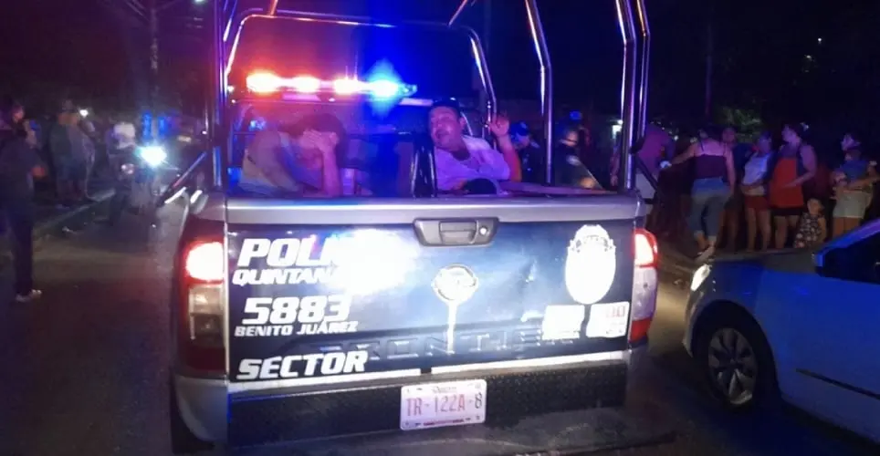 Detienen a taxista que abusaba de menor en su carro, con la mamá en el asiento delantero Detienen a taxista que abusaba de menor en su carro, con la mamá en el asiento delantero