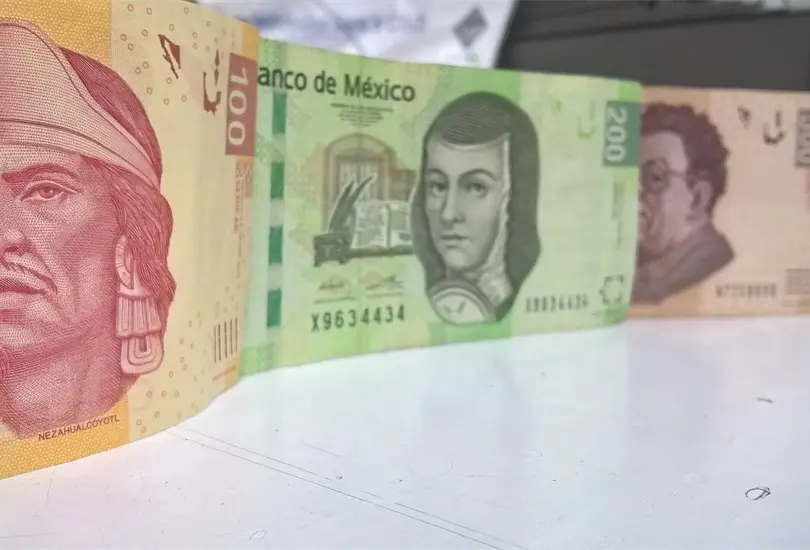 Las clases sociales en M&eacute;xico se dividen en tres categor&iacute;as principales: clase alta, clase media y clase baja.