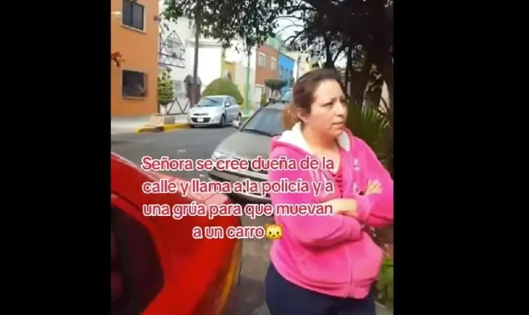Mujer agrede a conductor por estacionarse afuera de su casa (X)