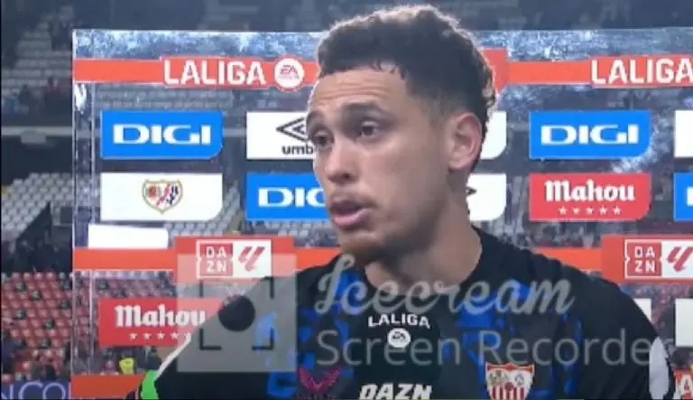 Aficionado mete dedo en el trasero de Lucas Ocampos - Tomada de video