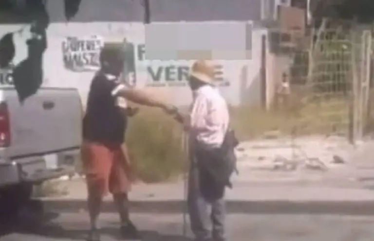 Un hombre se volvió viral tras presuntamente engañar a la gente con que era invidente; esto fue lo que pasó Créditos: Captura de pantalla