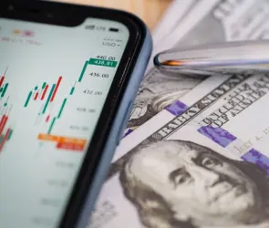 Descubre el Umbral de Riqueza: ¿Cuánto necesitas ganar para ser clase media alta a nivel global?