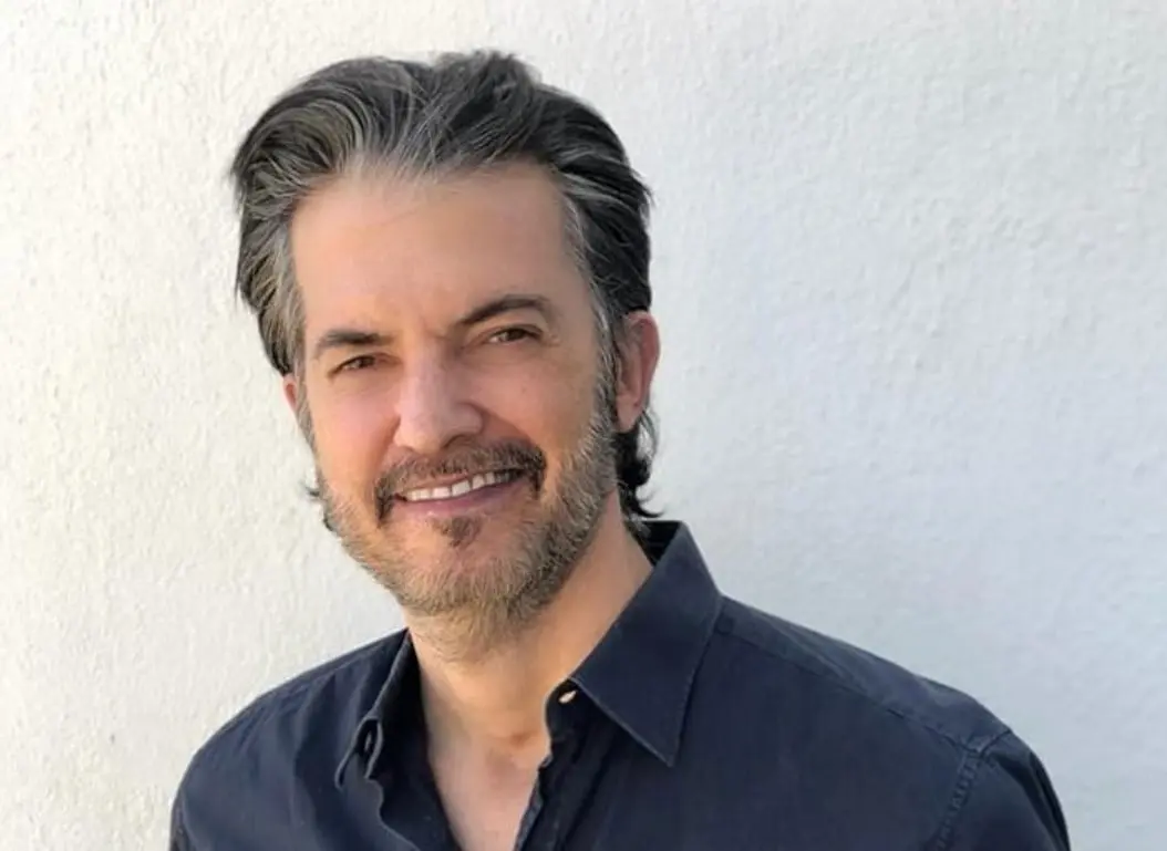 Tiempo despu&eacute;s confes&oacute; que no se sent&iacute;a c&oacute;modo con las actitudes de sus compa&ntilde;eros y como &eacute;l era el nuevo, prefiri&oacute; renunciar en lugar de seguir aguant&aacute;ndolos.