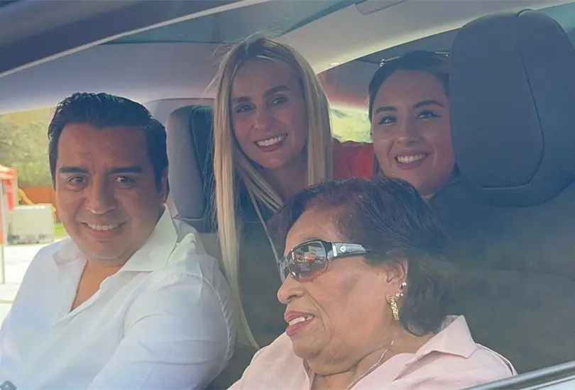 La se&ntilde;ora Patricia denunci&oacute; que le quitaron las llaves del Tesla bajo un argumento relacionado con documentaci&oacute;n. 