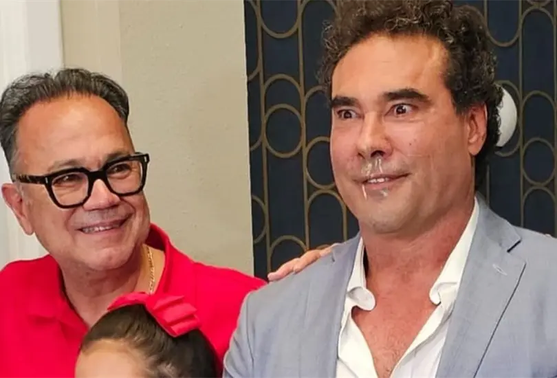 Eduardo Y&aacute;&ntilde;ez se despide de Nicandro D&iacute;az
