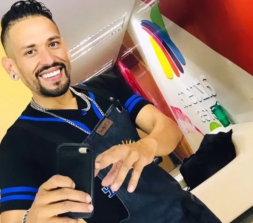 Trabajaba como lavaplatos y se coron&oacute; como el campe&oacute;n de la primera temporada de MasterChef M&eacute;xico. 