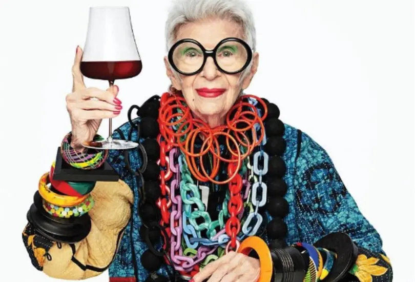 Iris Apfel fue reconocida por su trabajo como dise&ntilde;adora de interiores. 