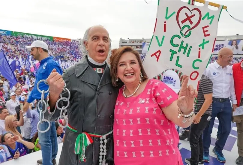 Xóchitl Gálvez firmó compromiso con sangre. Xóchitl Gálvez firmó compromiso con sangre.