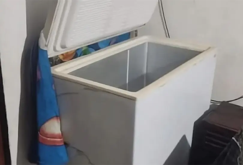 Esta es el freezer donde fue encontrado el adolescente Esta es el freezer donde fue encontrado el adolescente