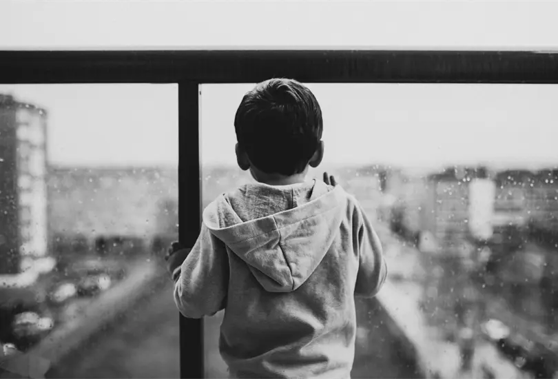 Ni&ntilde;o de 7 a&ntilde;os podr&iacute;a perder el ojo tras agresi&oacute;n de su compa&ntilde;ero con un vidrio en Hidalgo