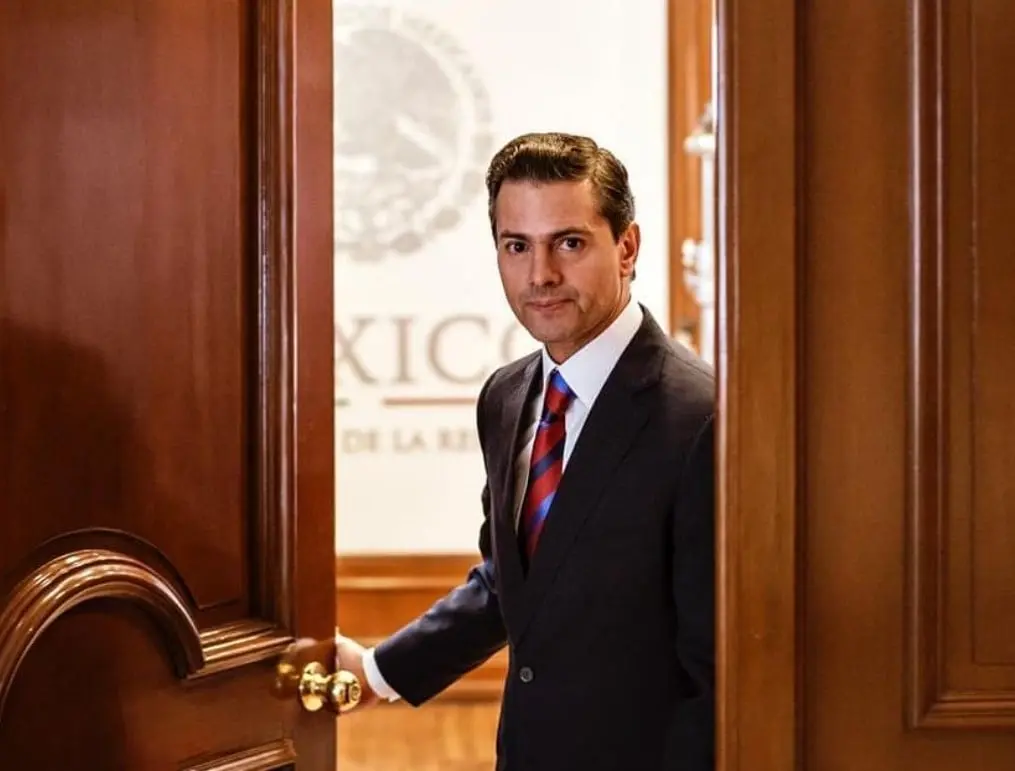 Fue el medio Despierta América el que dio a conocer una foto del expresidente con una mujer llamada Simona, quien aseguraron es su nueva novia.